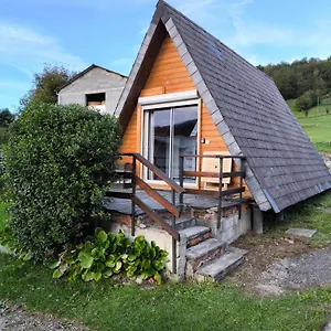 Petit Avec Terrasse Chalet Oust
